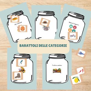 L'immagine descrive il prodotto barattoli delle categorie, 5 barattoli e tanti biscotti contenenti le parole target da inserire nel barattolo corretto
